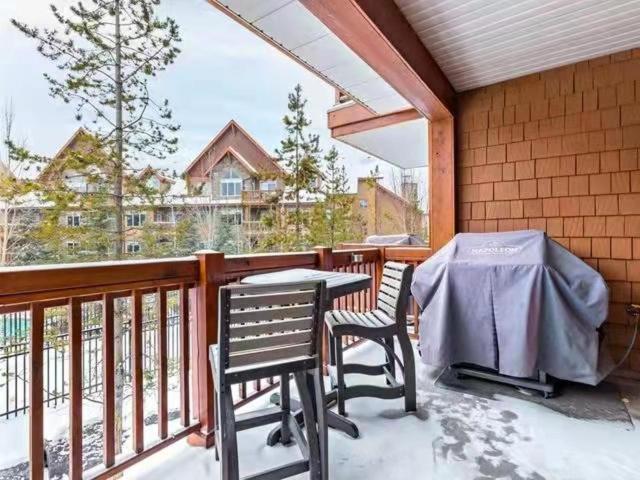 Sunny Tranquil Woods Turret In Falcon Crest Lodge Canmore Luaran gambar