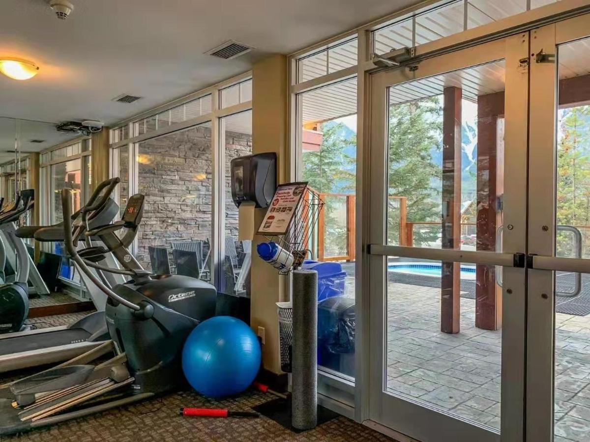 Sunny Tranquil Woods Turret In Falcon Crest Lodge Canmore Luaran gambar
