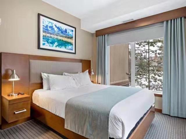 Sunny Tranquil Woods Turret In Falcon Crest Lodge Canmore Luaran gambar