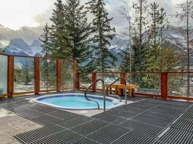 Sunny Tranquil Woods Turret In Falcon Crest Lodge Canmore Luaran gambar